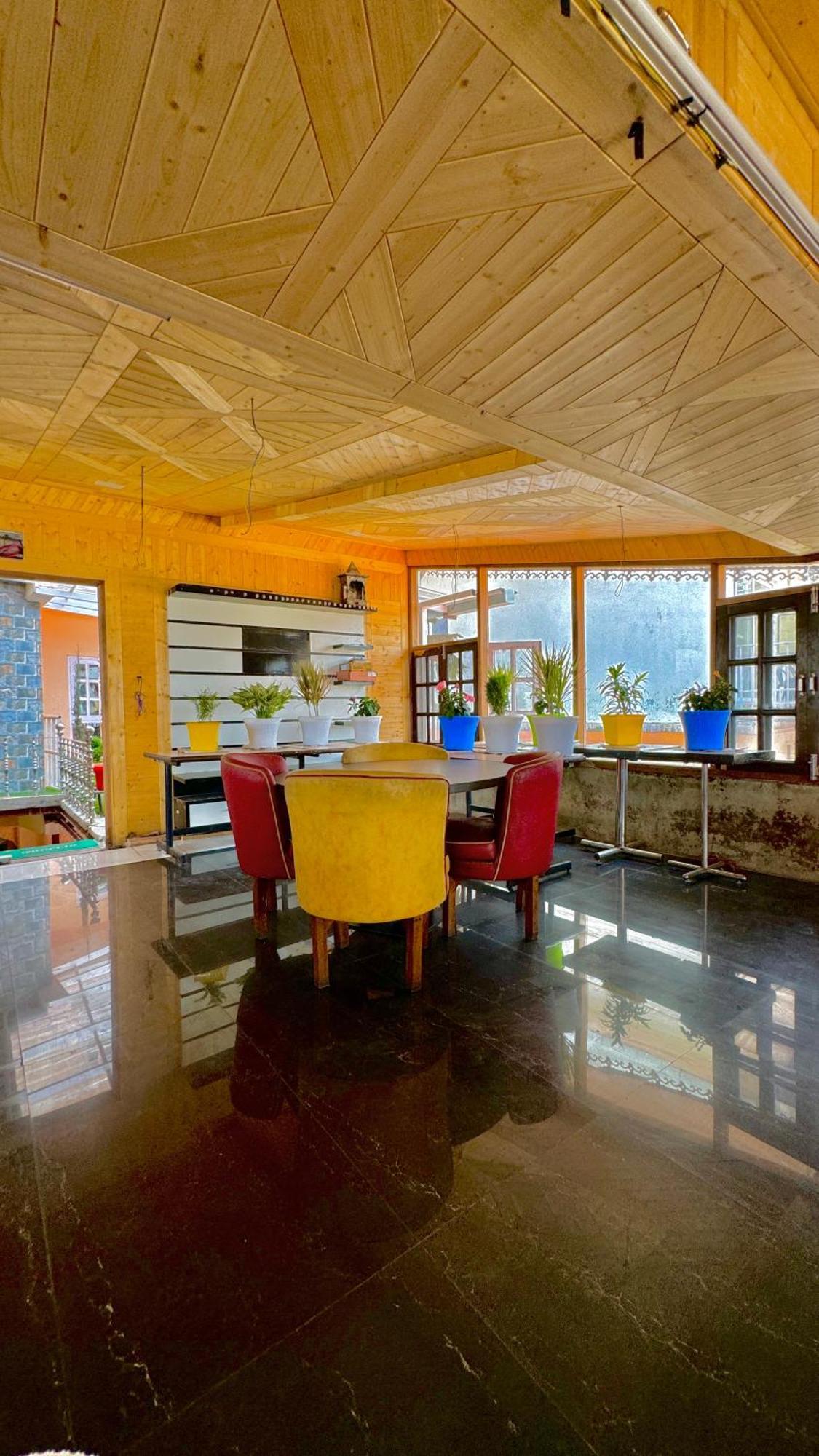 Hotel Apple Regency Shimla Buitenkant foto