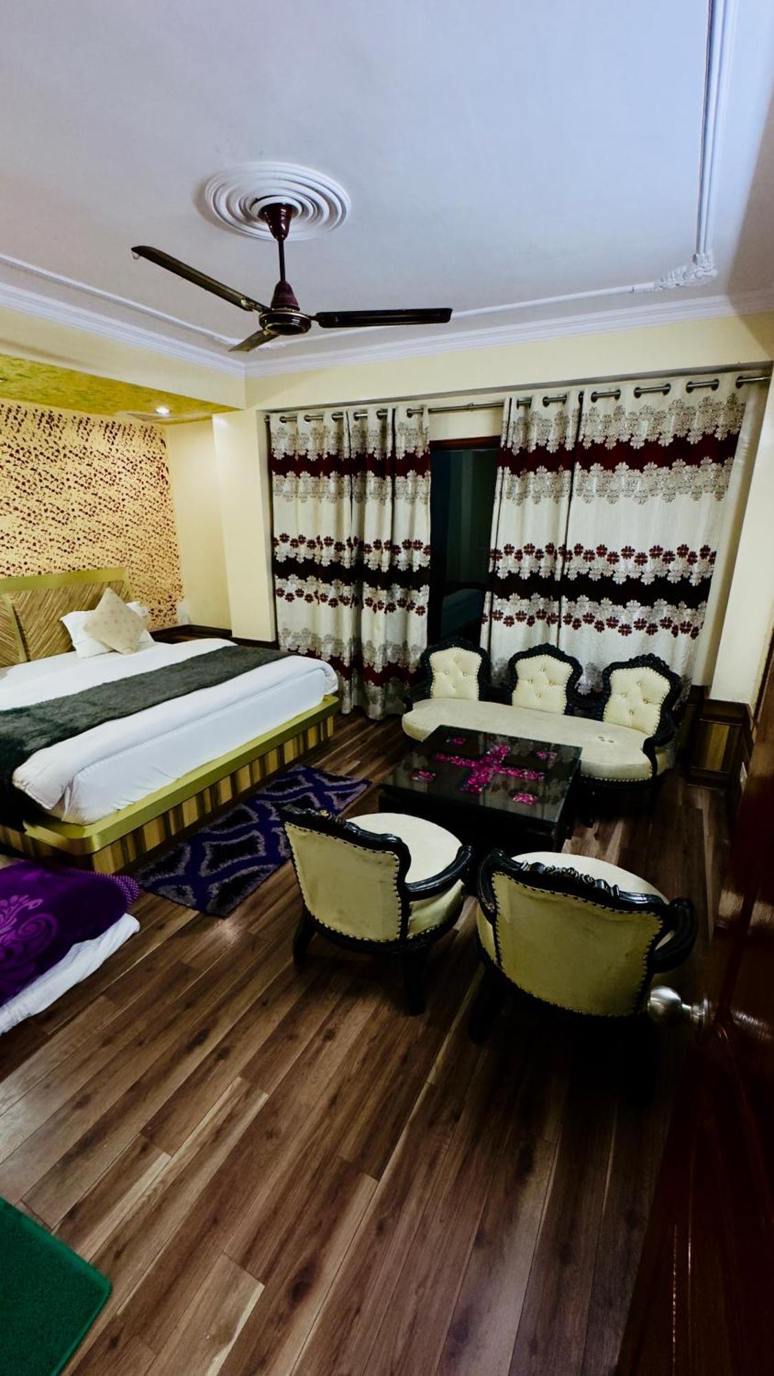 Hotel Apple Regency Shimla Buitenkant foto