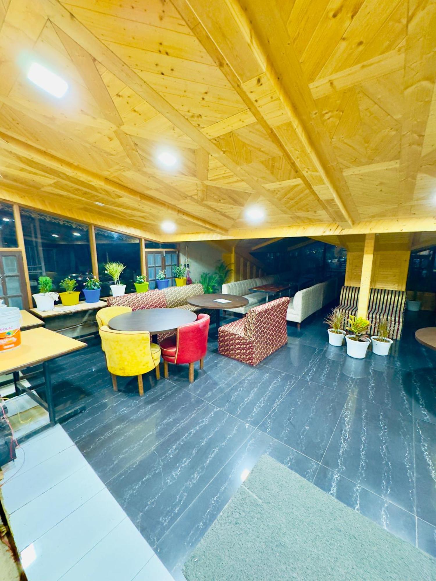 Hotel Apple Regency Shimla Buitenkant foto