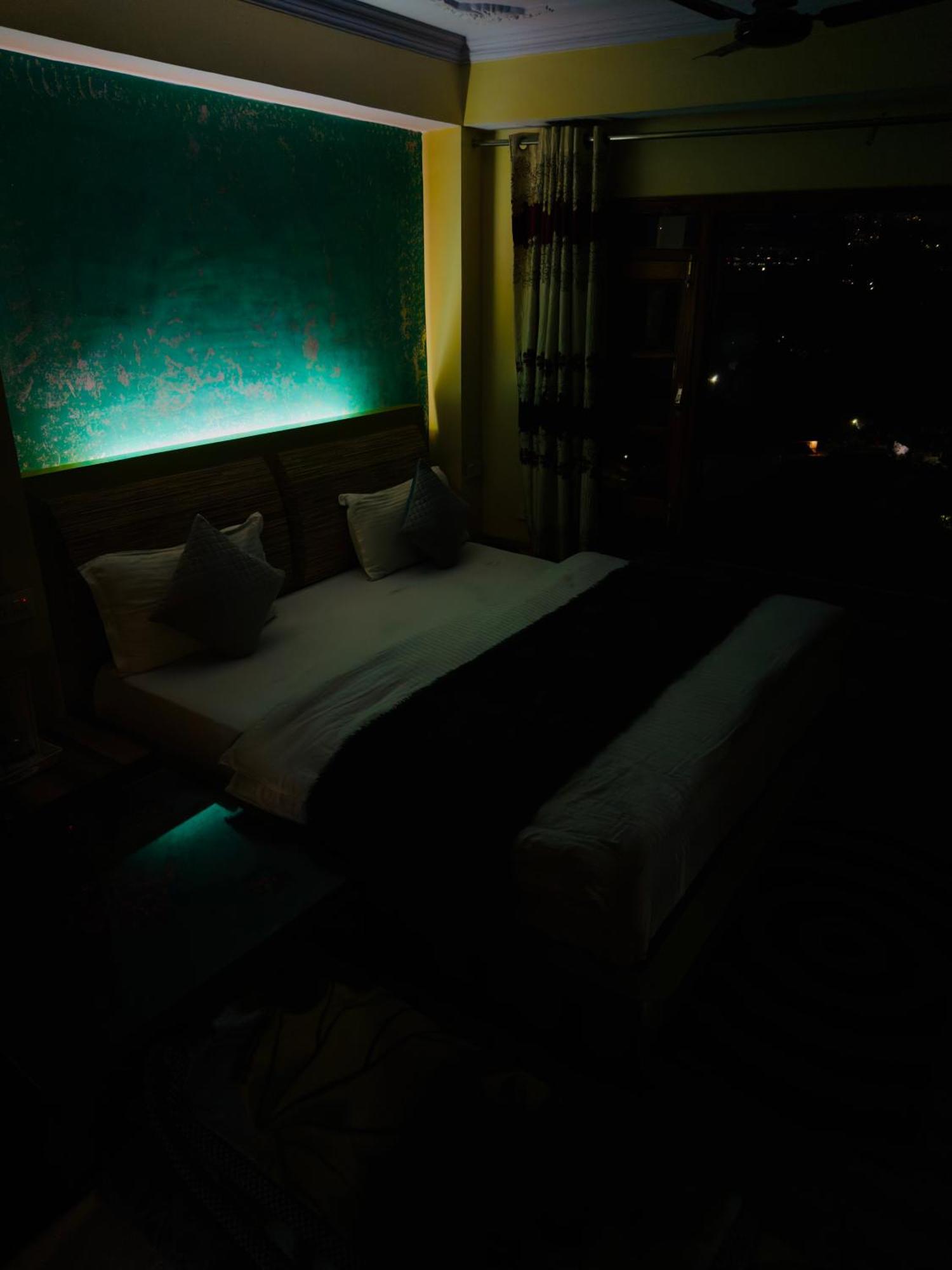 Hotel Apple Regency Shimla Buitenkant foto