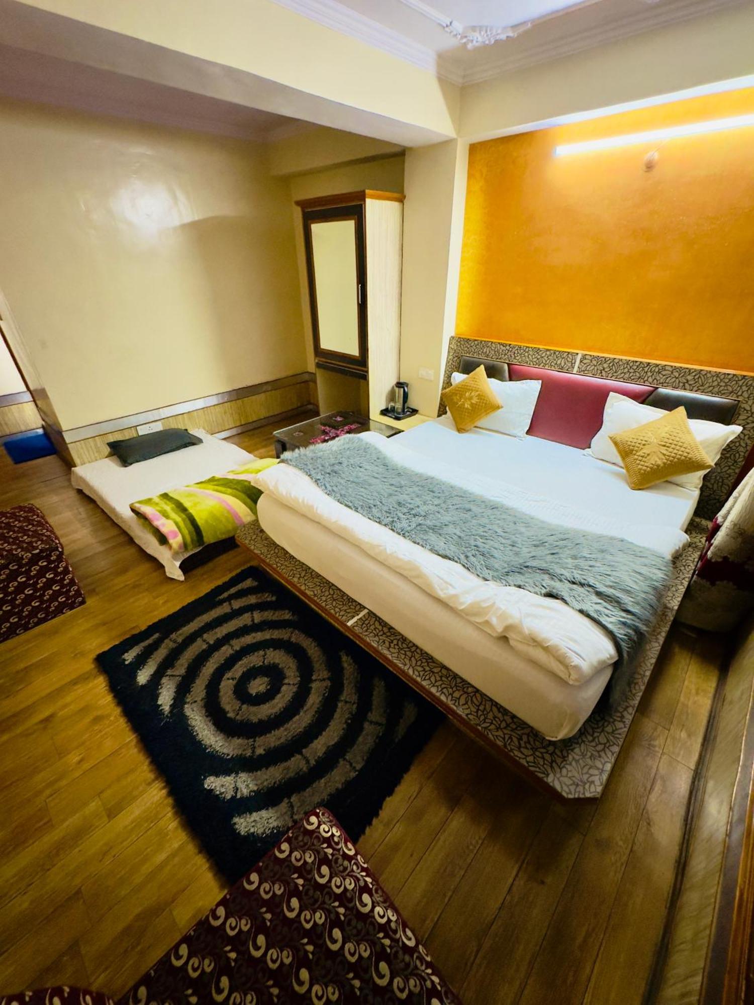 Hotel Apple Regency Shimla Buitenkant foto
