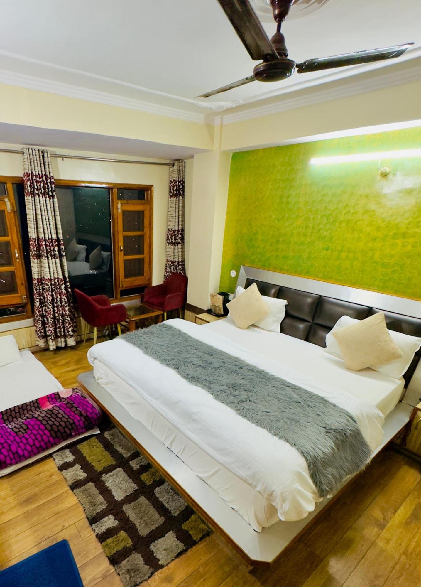 Hotel Apple Regency Shimla Buitenkant foto